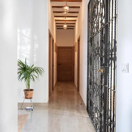 בית נופש Casa Senorial La Iglesia En Sevilla Parking Y Piscina