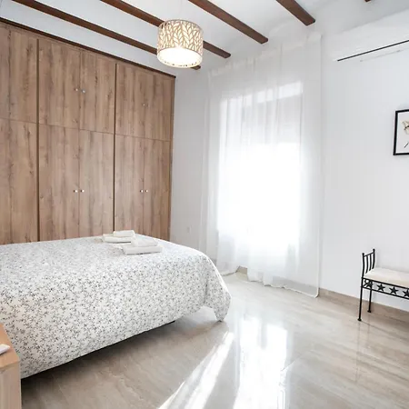 בית נופש Casa Senorial La Iglesia En Sevilla Parking Y Piscina *